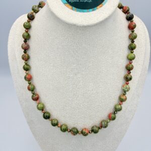 Naszyjnik z Unakitu